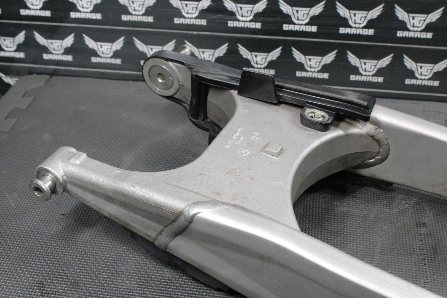 2013 HUSQVARNA TE511 OEM REAR SWINGARM SWING ARM SUSPENSION 8000H3158 READ DESC! - hggarage