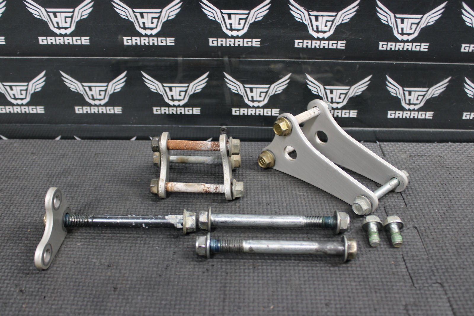 2004 SUZUKI DRZ250 OEM ENGINE MOTOR MOUNT STAY BRACKETS 41921 - 13E01 - hggarage