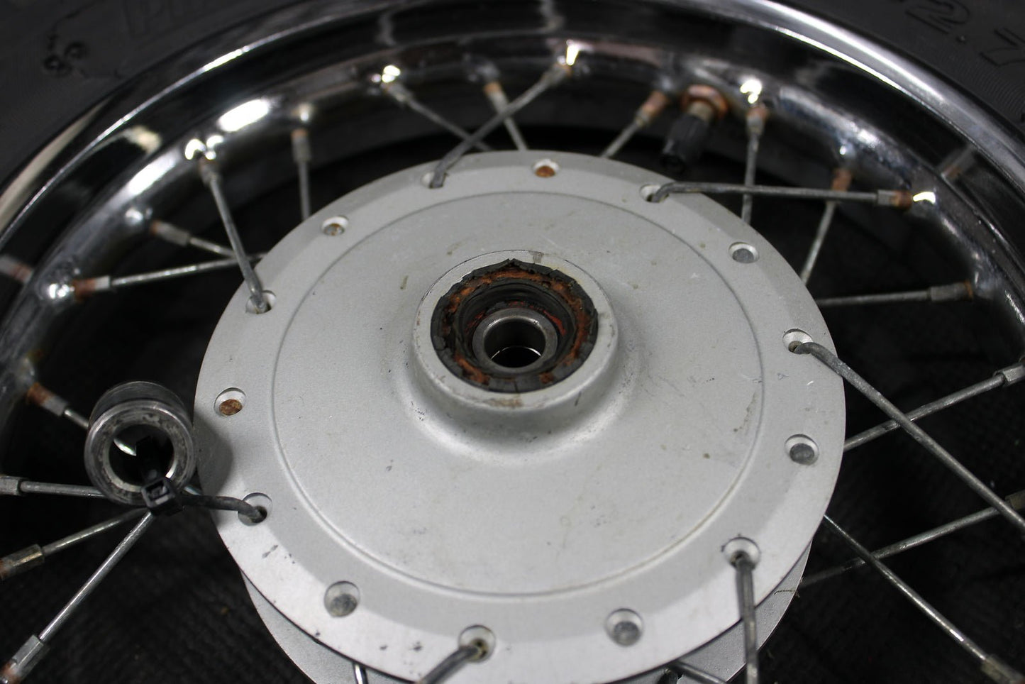 2000 HONDA 00 - 03 XR50R OEM FRONT WHEEL RIM HUB ASSEMBLY 44650 - GEL - 30 - hggarage