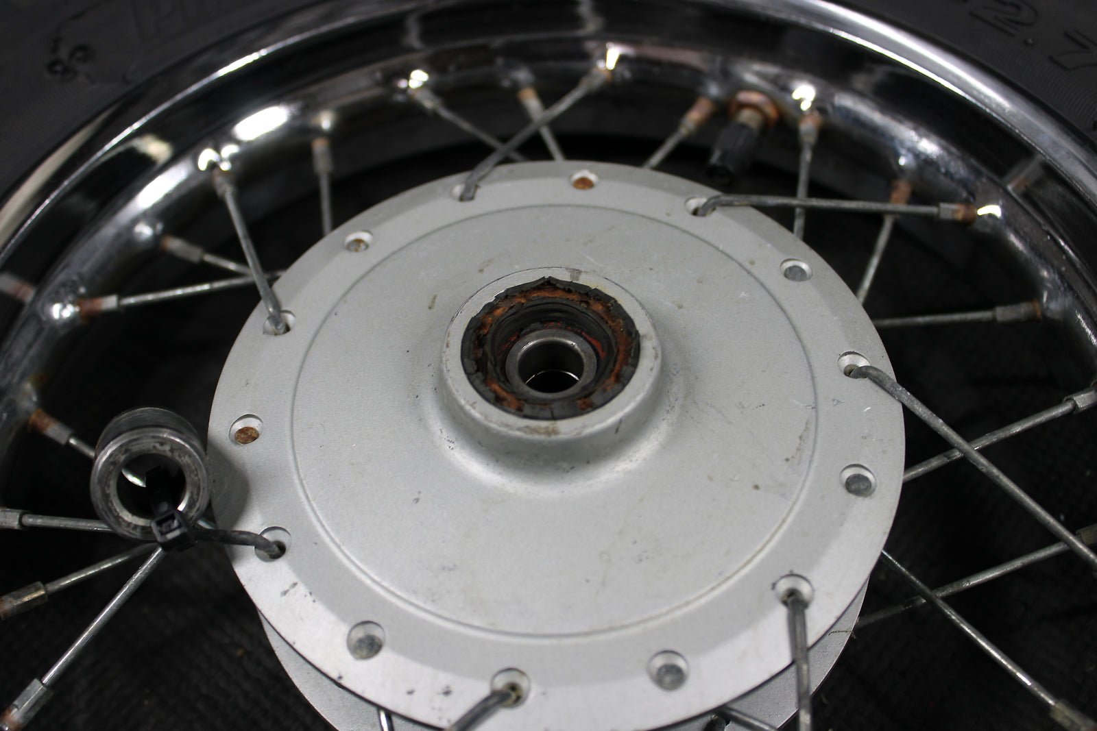 2000 HONDA 00 - 03 XR50R OEM FRONT WHEEL RIM HUB ASSEMBLY 44650 - GEL - 30 - hggarage