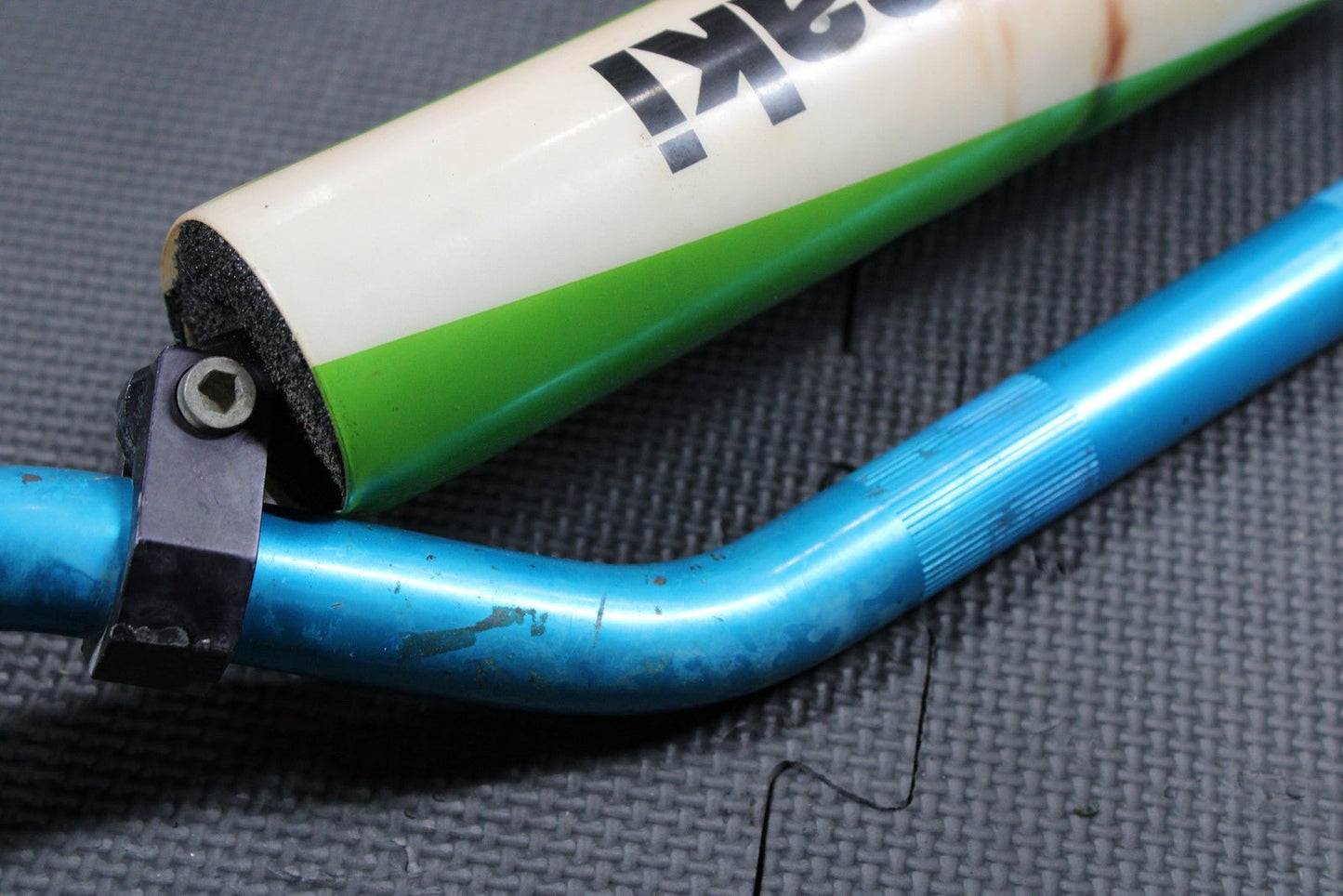 1986 KAWASAKI KDX200 BLUE 7/8" HANDLEBARS BARS GRIPS STEERING 46003 - 1224 - hggarage