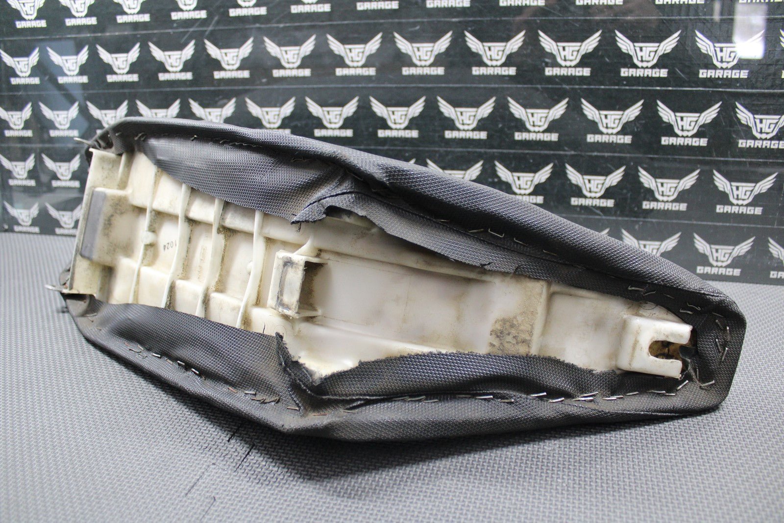 1999 SUZUKI RM250 OEM SEAT SADDLE FOAM PAN SHAVED LOW W/ CEET GRIPPER COVER - hggarage