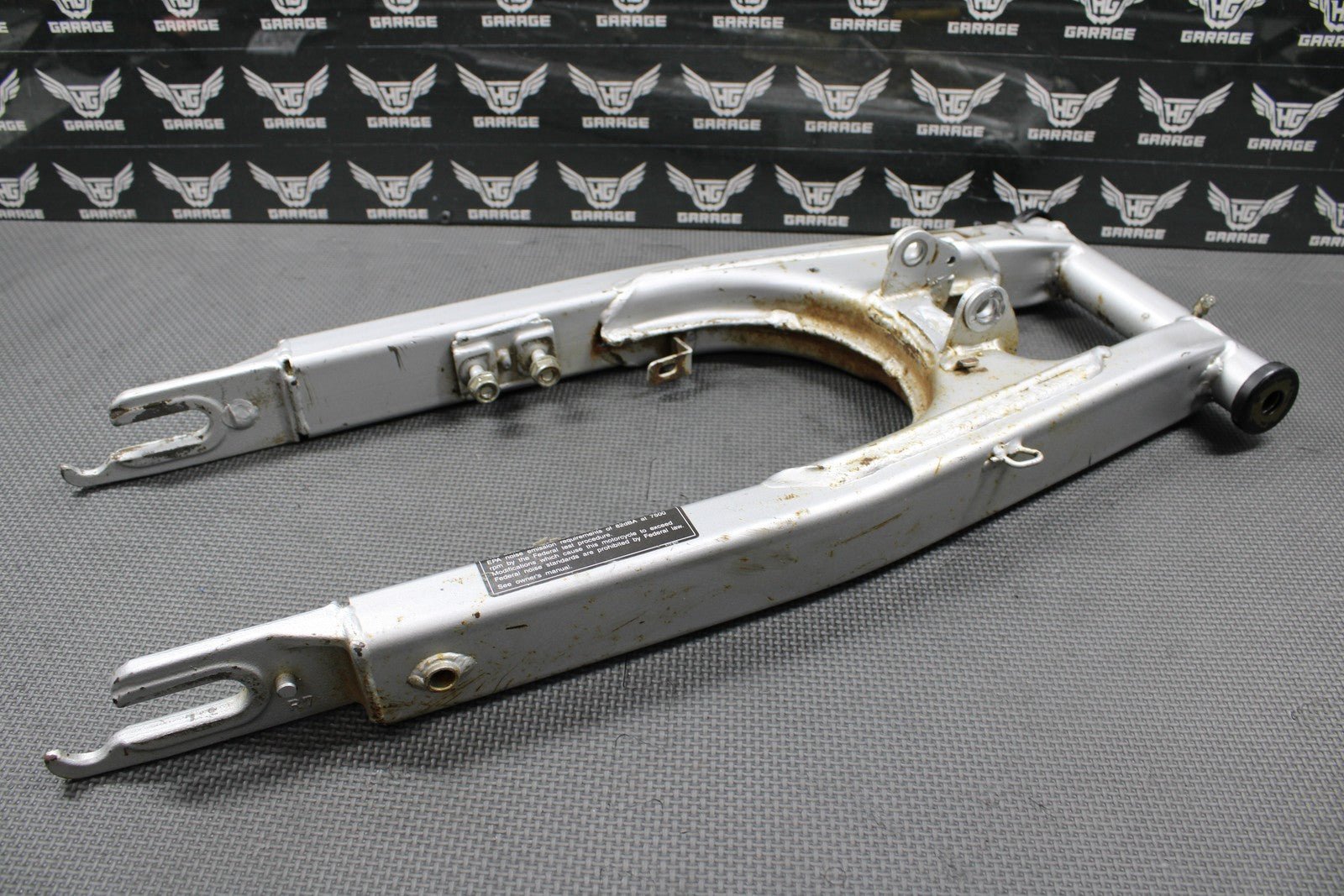 2002 00 - 02 HONDA XR200R OEM SWINGARM SWING ARM SUSPENSION 52200 - KT0 - A30ZA - hggarage