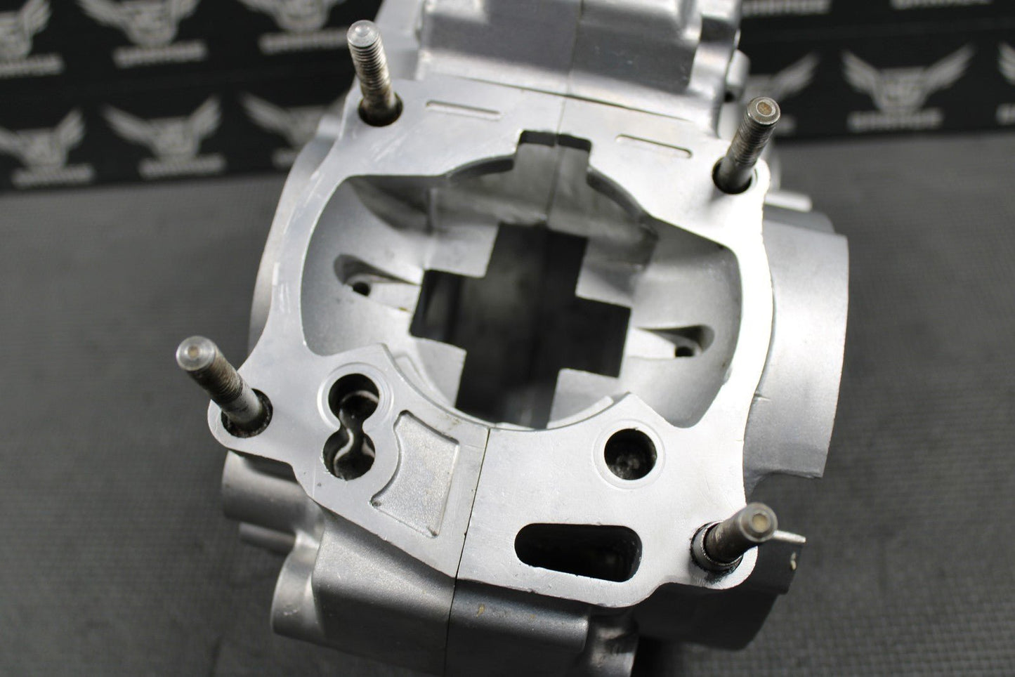 1992 KAWASAKI KX125 OEM LEFT RIGHT ENGINE MOTOR CRANKCASE CRANK CASES 14001 - 5314 - hggarage