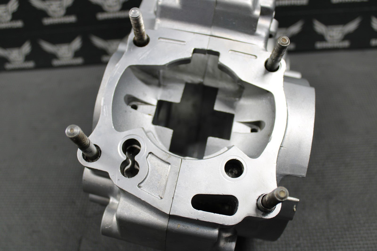 1992 KAWASAKI KX125 OEM LEFT RIGHT ENGINE MOTOR CRANKCASE CRANK CASES 14001 - 5314 - hggarage