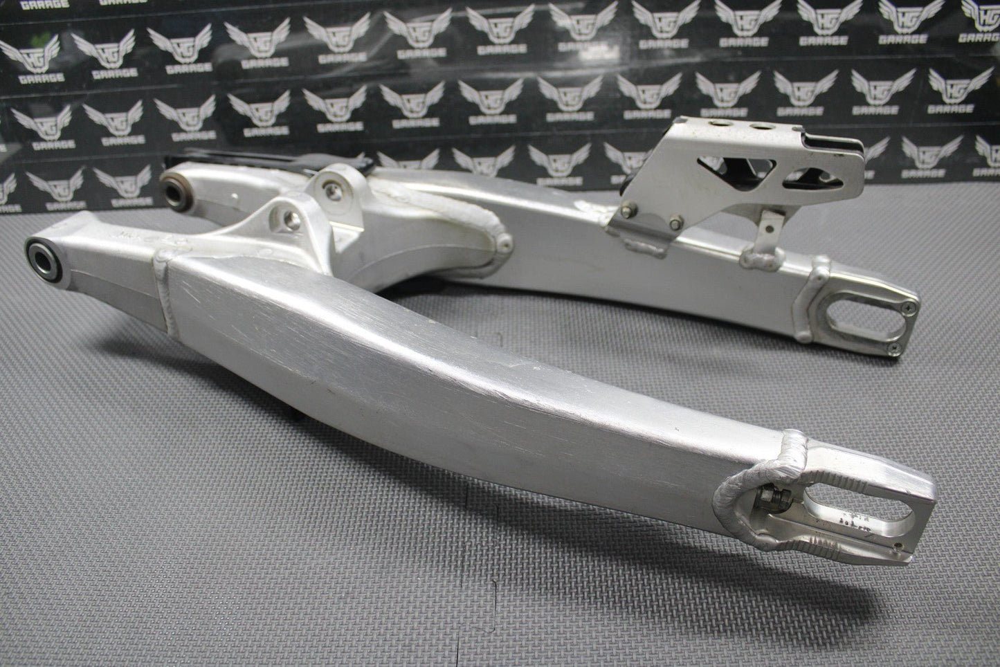 2020 SUZUKI 19 - 21 RMZ250 OEM SWINGARM SWING ARM SUSPENSION 61000 - 46K00 GOOD! - hggarage