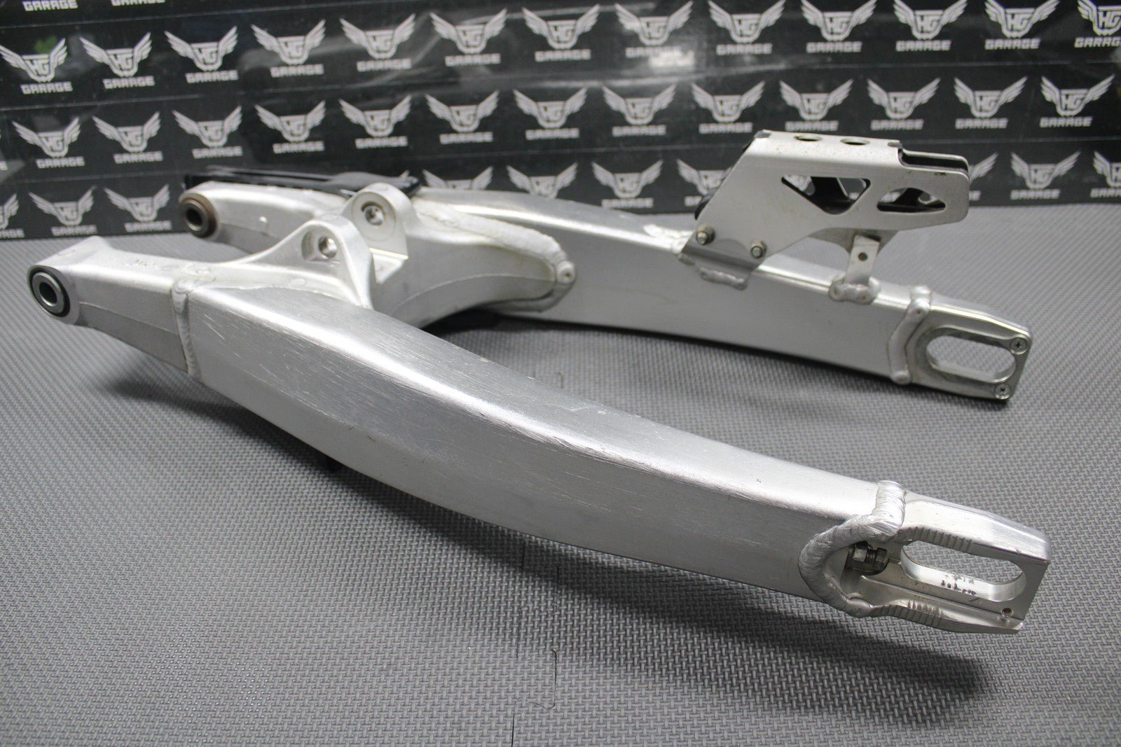 2020 SUZUKI 19 - 21 RMZ250 OEM SWINGARM SWING ARM SUSPENSION 61000 - 46K00 GOOD! - hggarage