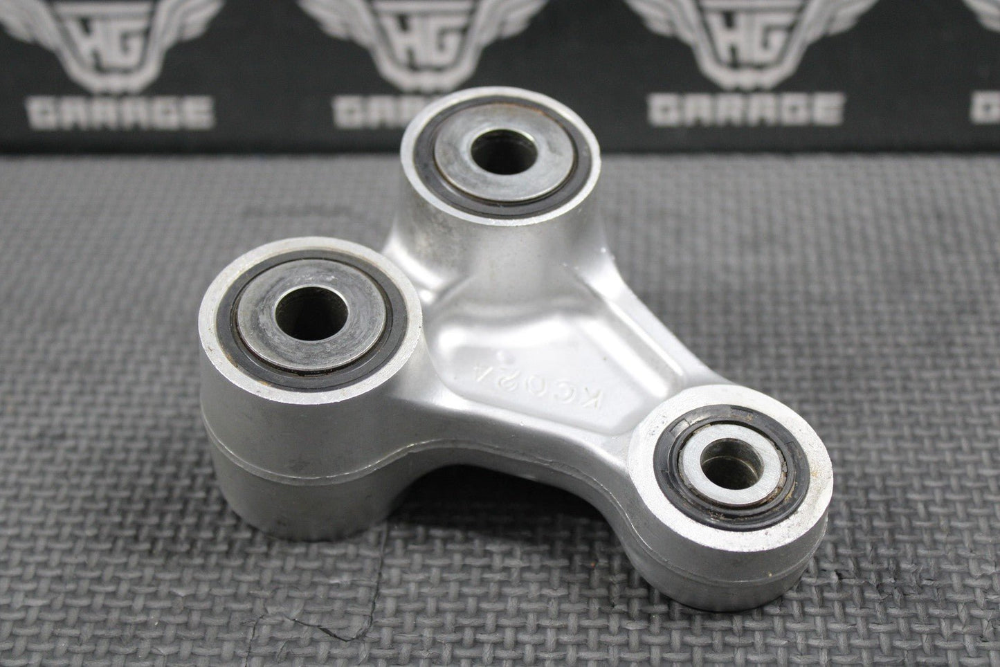 2003 2004 HONDA CRF450R OEM REAR SHOCK LINKAGE CUSHION ARM 52465 - MEB - 750 - hggarage
