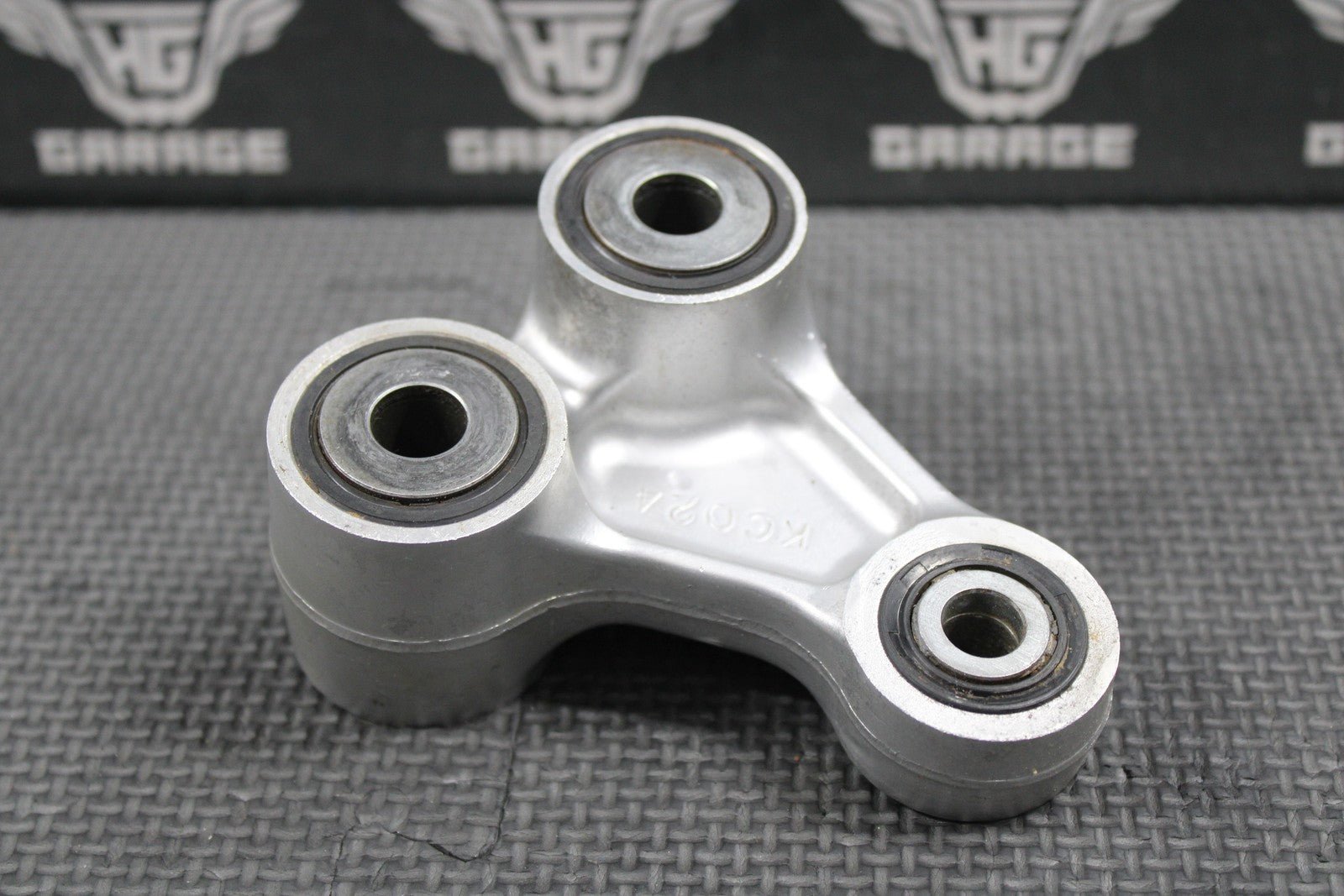 2003 2004 HONDA CRF450R OEM REAR SHOCK LINKAGE CUSHION ARM 52465 - MEB - 750 - hggarage