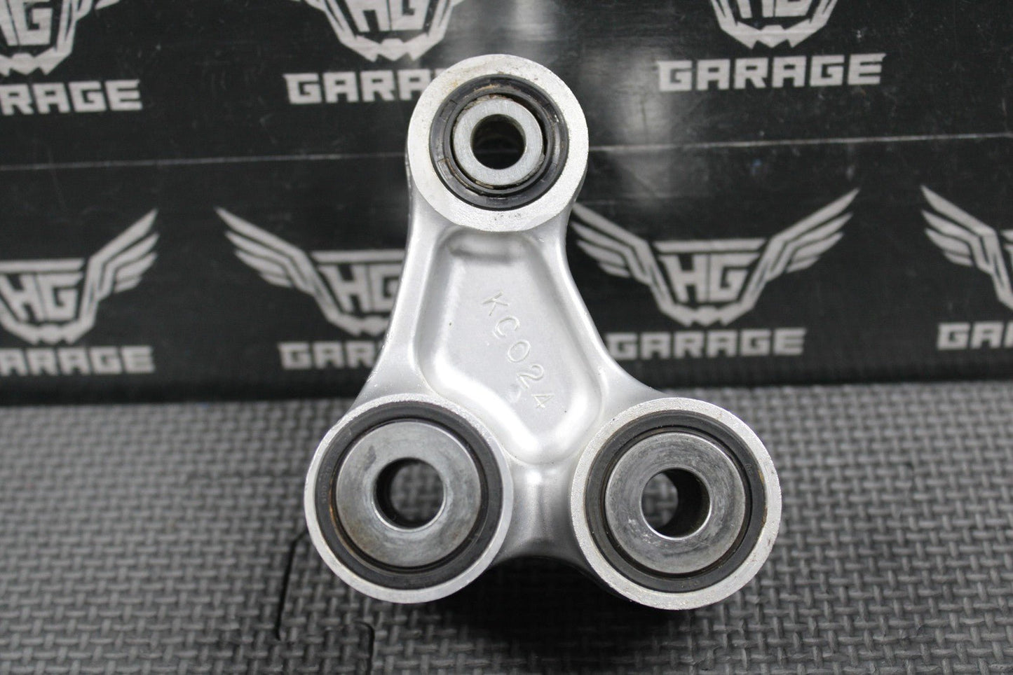 2003 2004 HONDA CRF450R OEM REAR SHOCK LINKAGE CUSHION ARM 52465 - MEB - 750 - hggarage