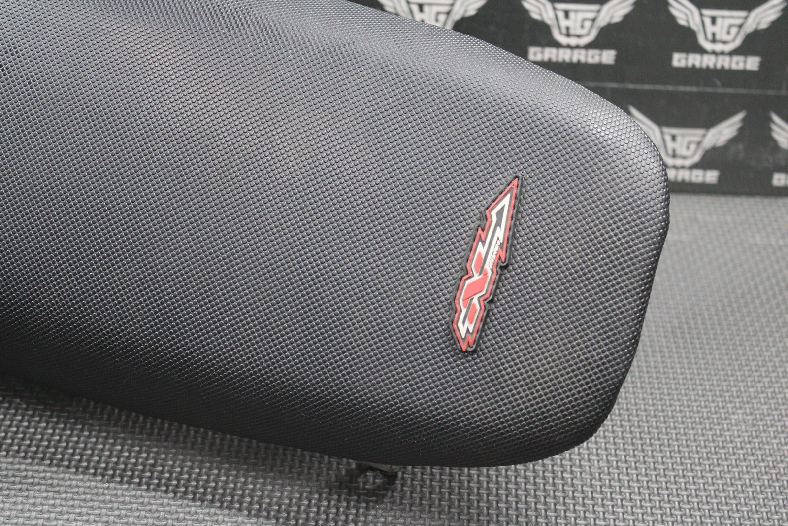 2000 2001 HONDA CR125R CR250R OEM SEAT SADDLE FOAM PAN BLACK GRIPPER COVER GOOD! - hggarage