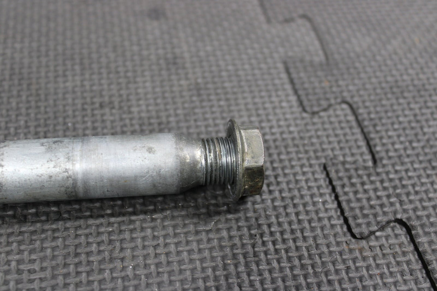 2005 Yamaha YZ125 OEM Front Wheel Rim Axle Pivot Bolt 1C3 - 25181 - 00 - 00 - hggarage