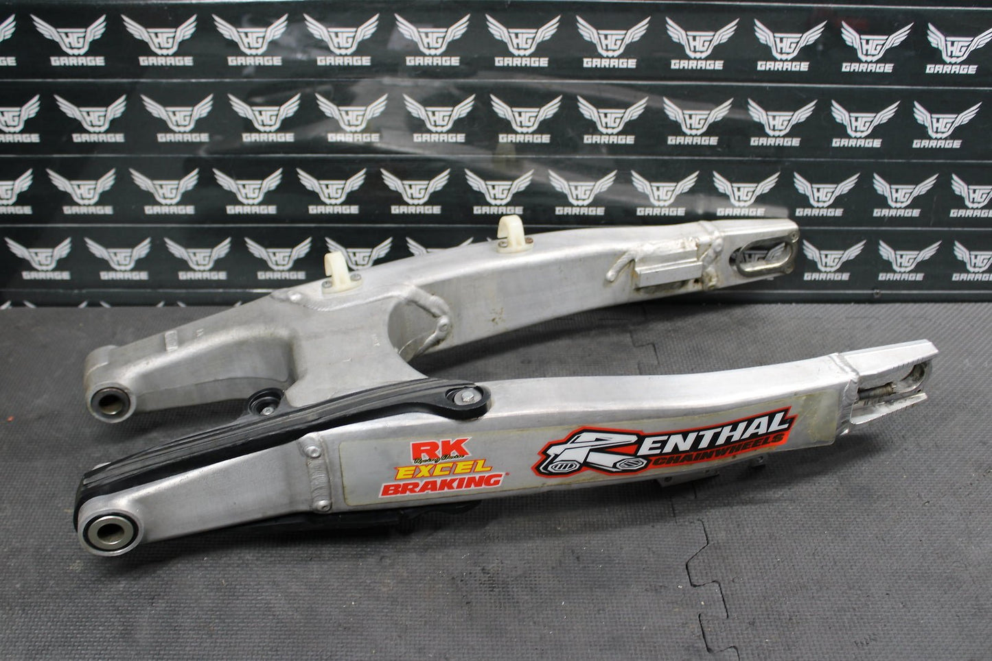 2011 KAWASAKI KX250F 09 - 11 KX450F OEM SWINGARM SWING ARM SUSPENSION 33001 - 0 - hggarage