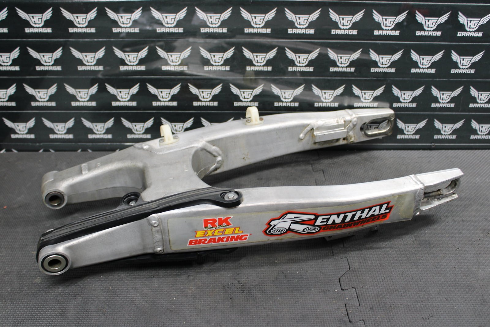 2011 KAWASAKI KX250F 09 - 11 KX450F OEM SWINGARM SWING ARM SUSPENSION 33001 - 0 - hggarage