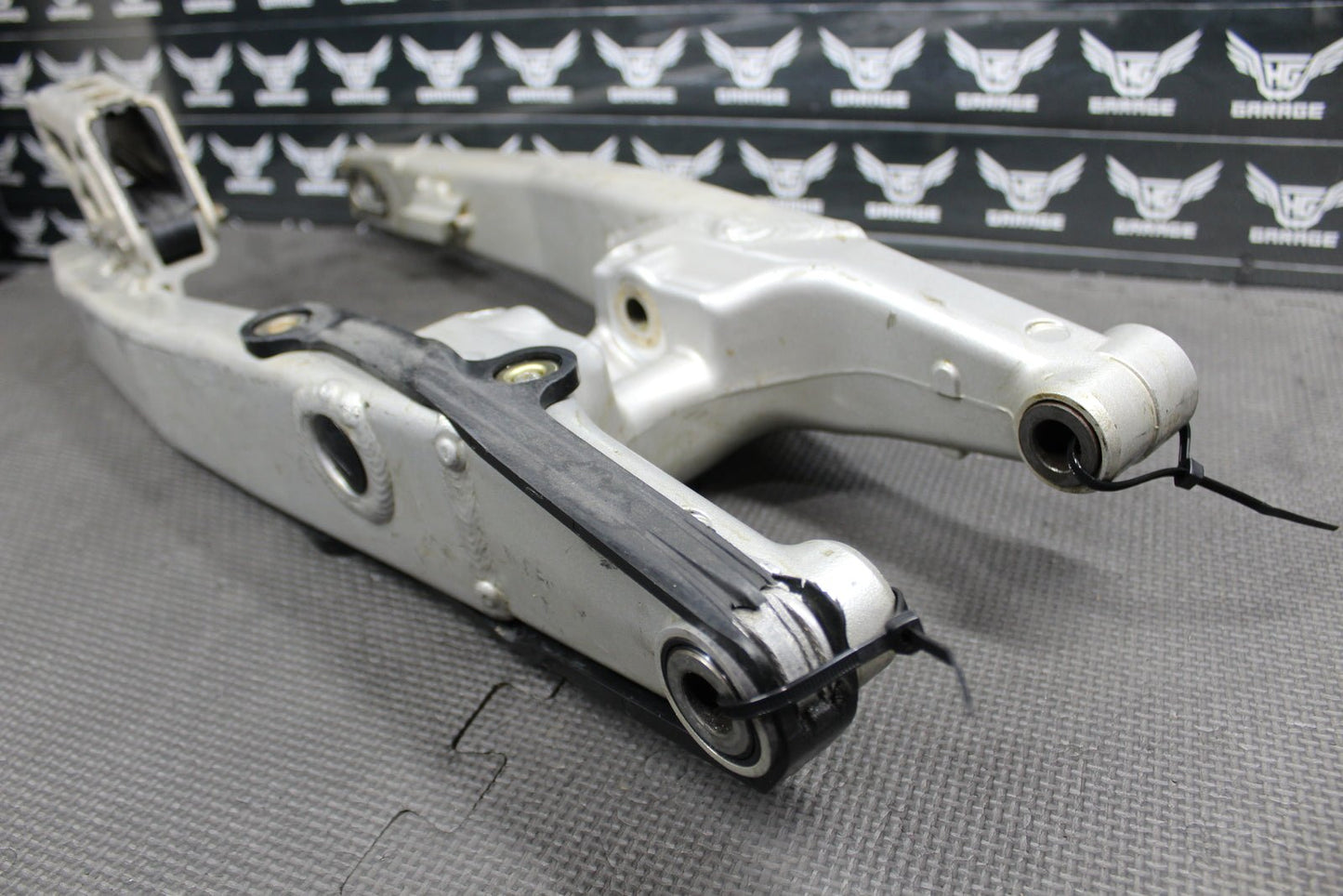 2005 2006 SUZUKI RMZ250 OEM SWINGARM SWING REAR ARM SUSPENSION KK330 - 01005 - 7CE - hggarage