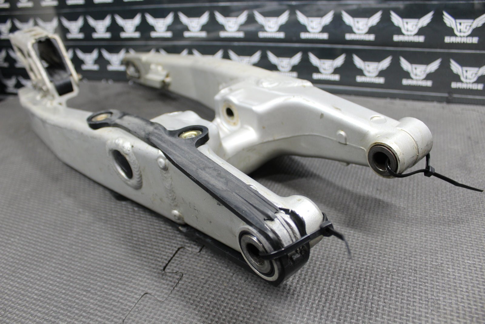 2005 2006 SUZUKI RMZ250 OEM SWINGARM SWING REAR ARM SUSPENSION KK330 - 01005 - 7CE - hggarage