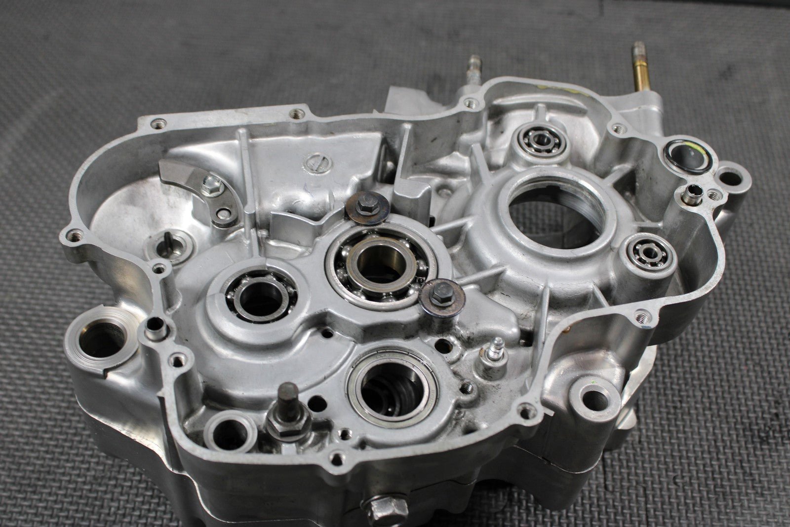 1996 KAWASAKI KX125 OEM LEFT RIGHT ENGINE MOTOR CRANKCASE CRANK CASES BLOCK - hggarage