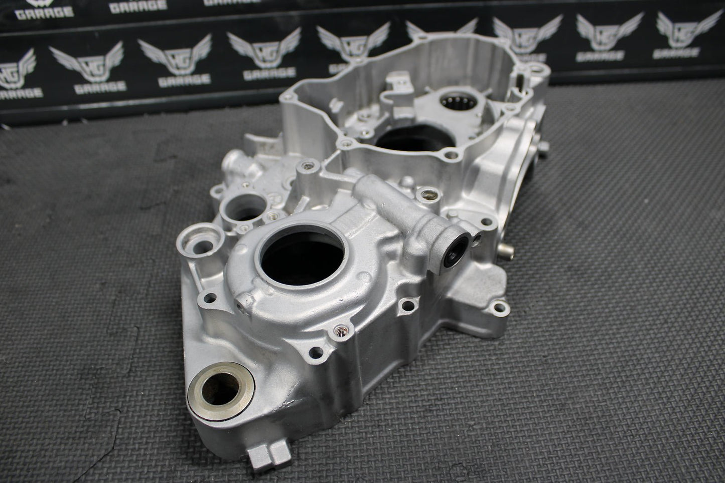 2002 Yamaha WR426F YZ426F OEM Left Side Crankcase Crank Case Half Bottom End - hggarage
