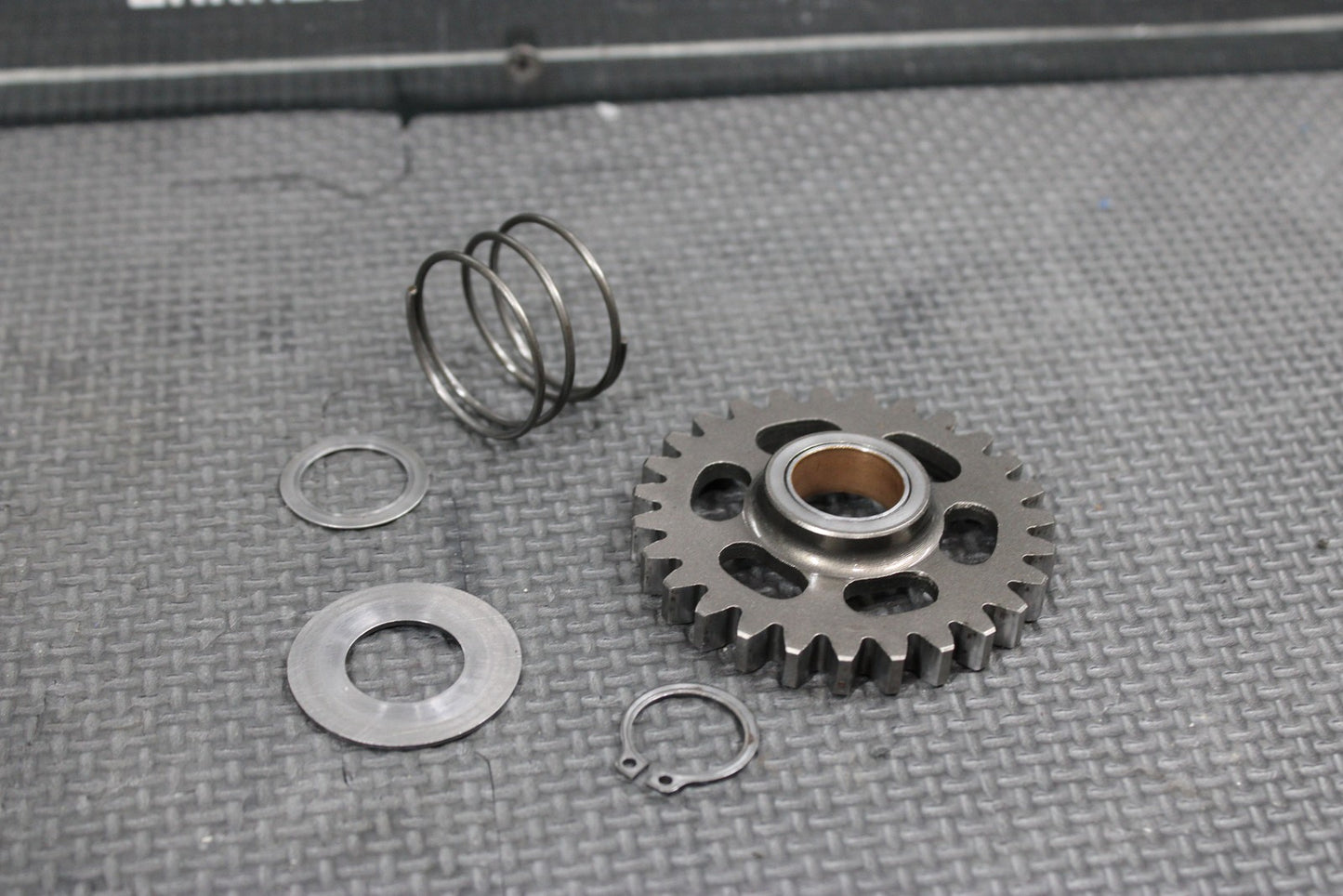 1996 SUZUKI RM250 OEM KICKSTART KICK START SHAFT W IDLER GEAR MECHANISM GOOD - hggarage