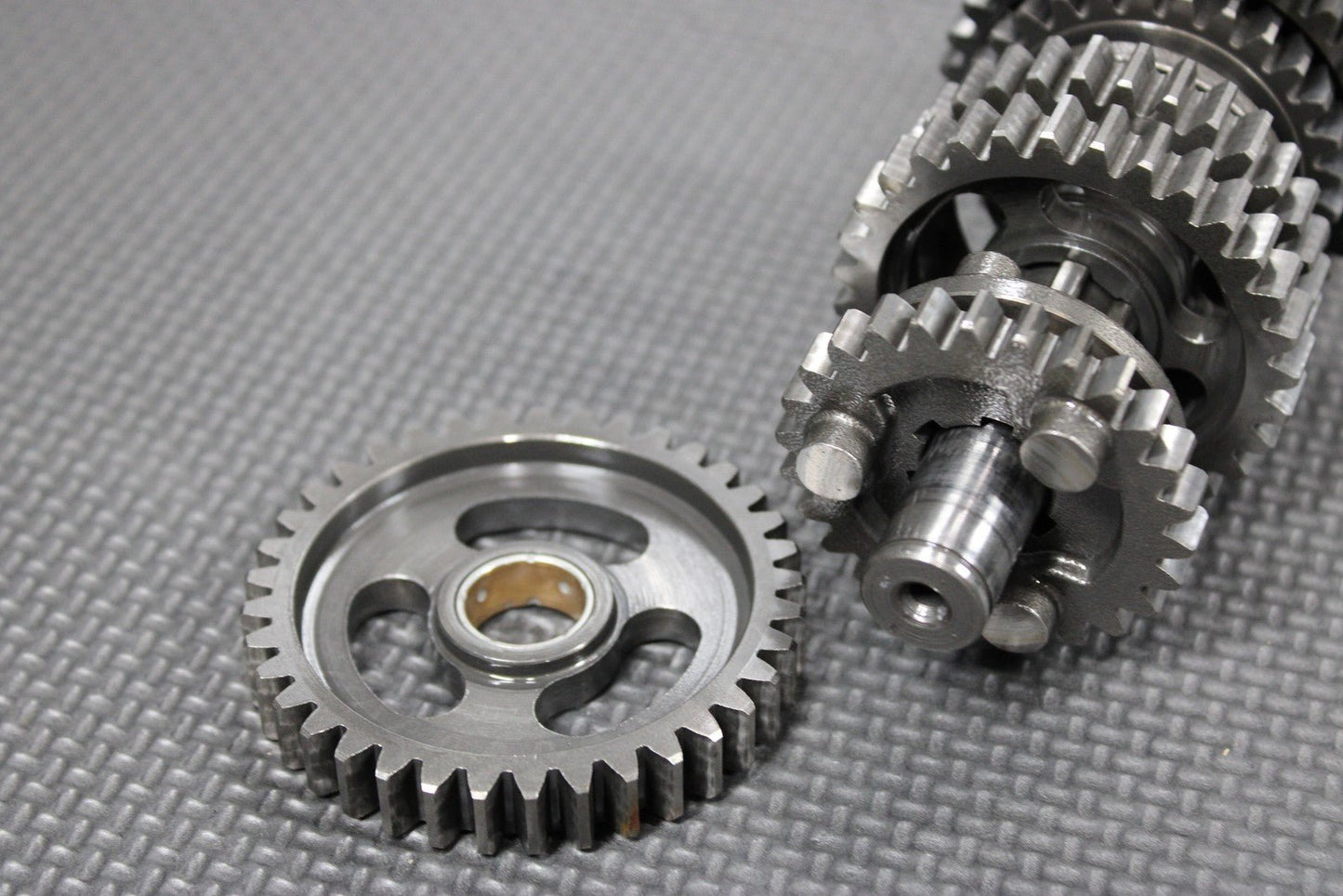 2004 00 - 04 KAWASAKI KX65 OEM ENGINE TRANSMISSION GEARS GEARBOX SHIFT SHAFT DRUM - hggarage