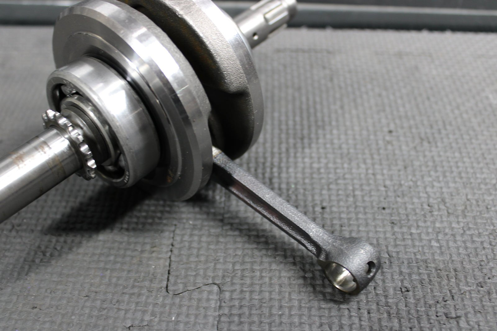 2000 HONDA XR50R OEM ENGINE MOTOR CRANKSHAFT CRANK SHAFT 13000 - GBJ - 680 - hggarage