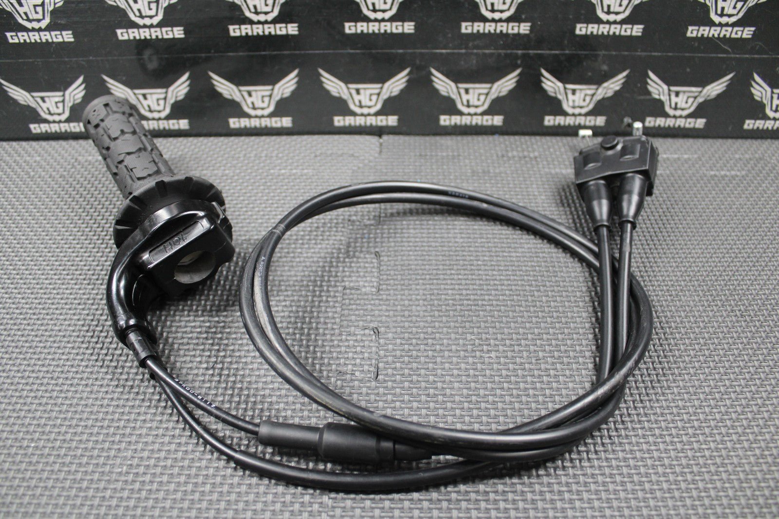 2019 2020 SUZUKI RMZ250 18 - 20 RMZ450 OEM THROTTLE GRIP HOUSING CASE W/ CABLES - hggarage