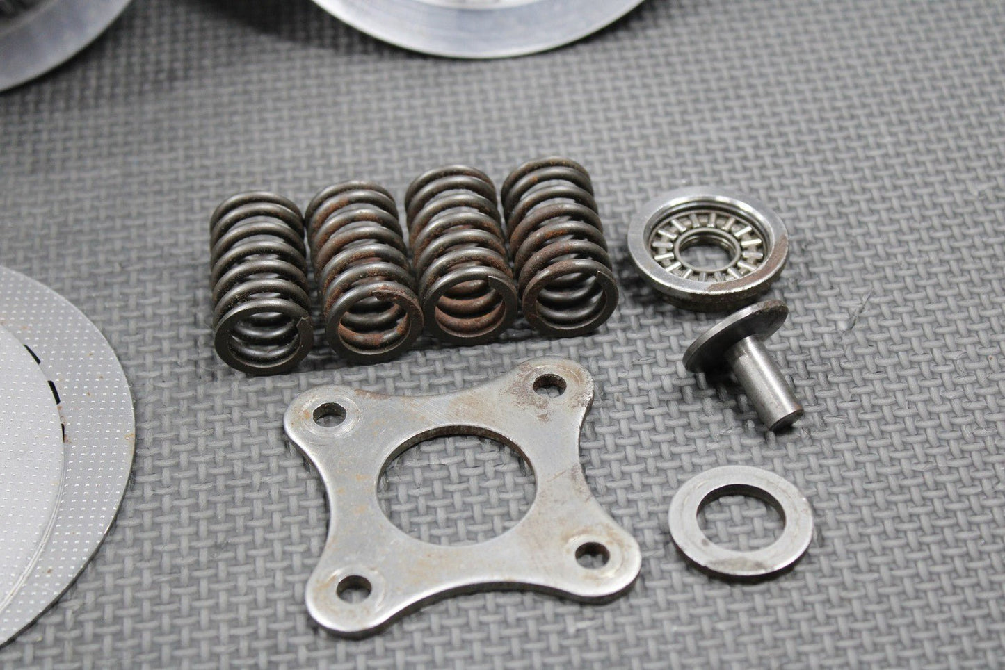 1989 HONDA 88 - 95 XR250R OEM CLUTCH BASKET HUB PRESSURE PLATE W PLATES SPRINGS - hggarage