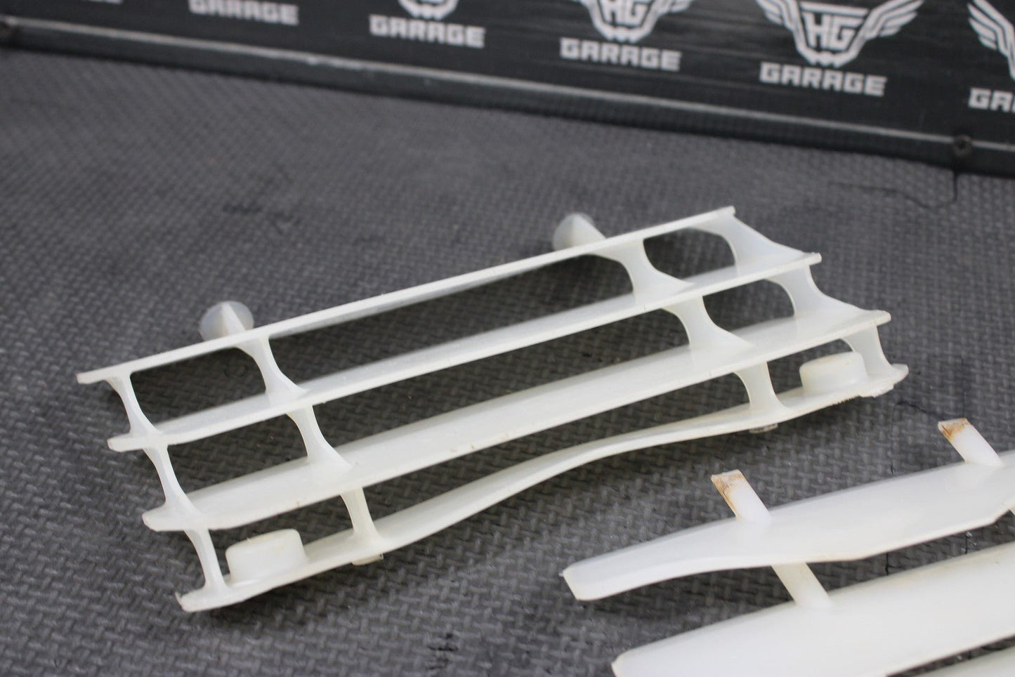 2004 00 - 08 KAWASAKI KX65 OEM RADIATOR GUARD SHIELD LOUVER VENT 14037 - 0047 - RZ - hggarage