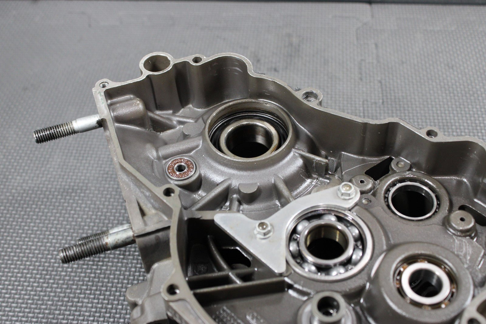 2000 KTM 250 EXC OEM LEFT RIGHT ENGINE MOTOR CRANKCASE CRANK CASES BLOCK - hggarage