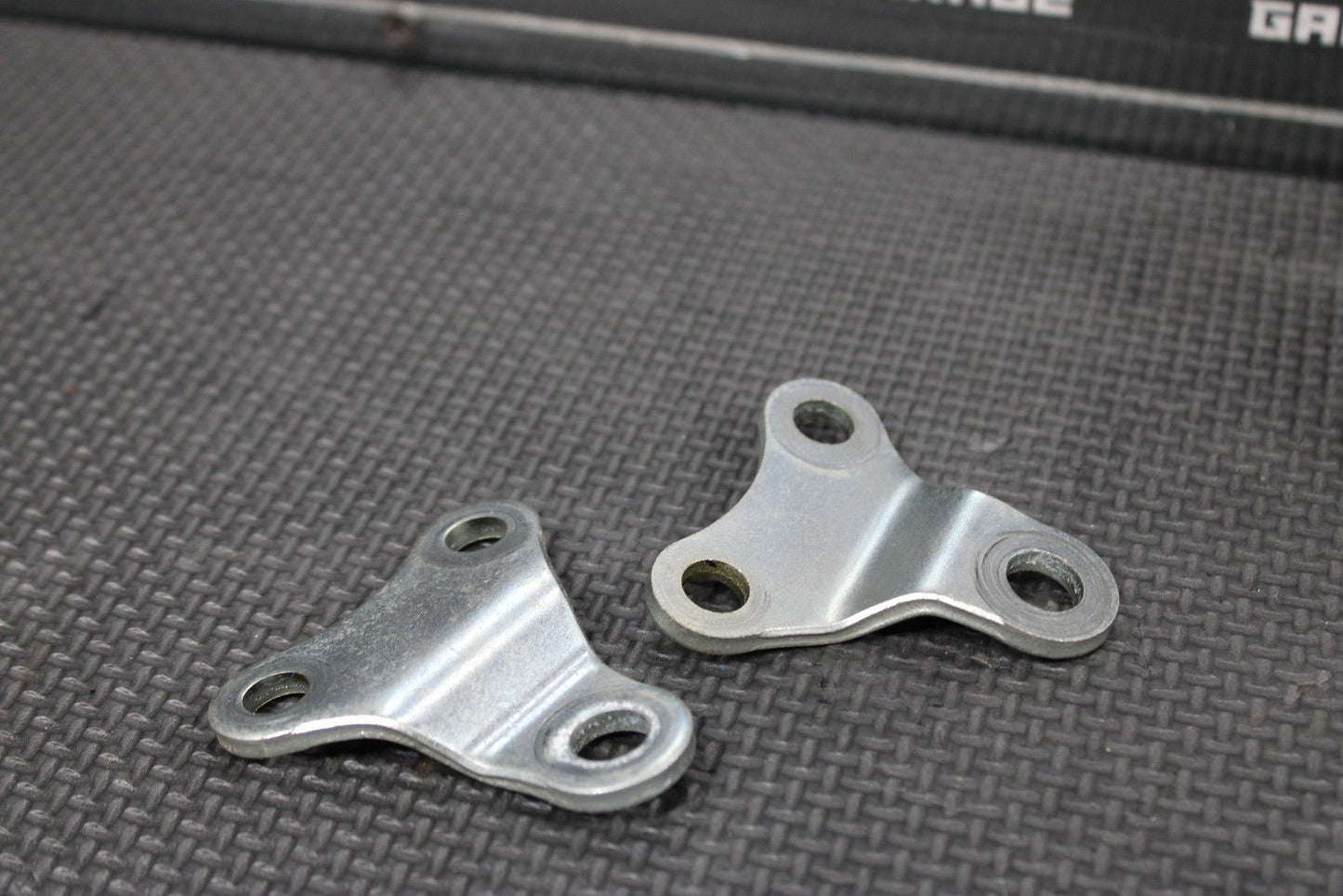2005 YAMAHA 04 - 05 YZ450F OEM ENGINE MOTOR MOUNT STAY BRACKETS - hggarage