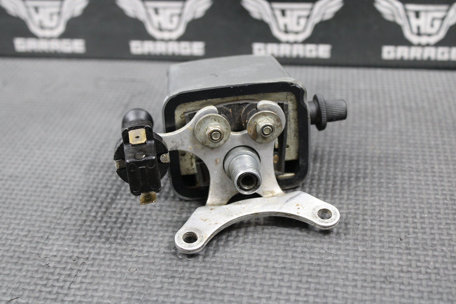 1995 KTM 250 EXC OEM ODOMETER MILE COUNTER & BRACKET 54611120200 58011180000 - hggarage