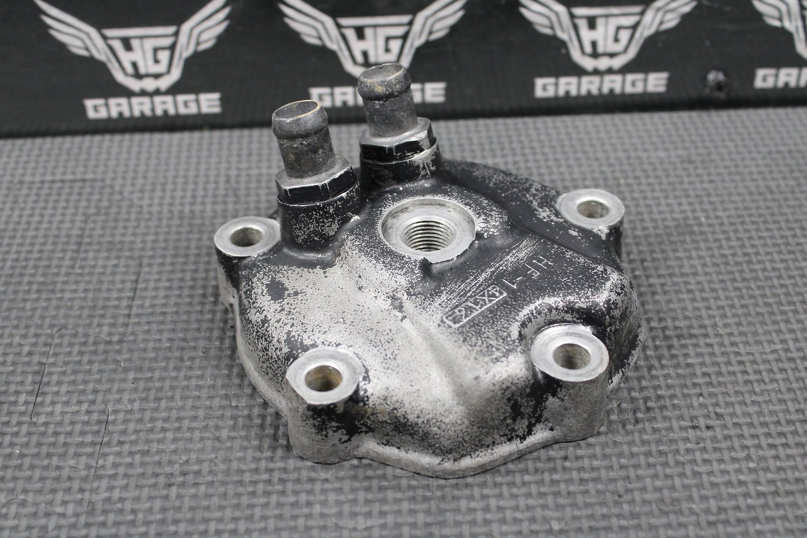 1985 HONDA CR125R OEM ENGINE MOTOR CYLINDER HEAD COVER CAP DOME 12200 - KA3 - 760 - hggarage