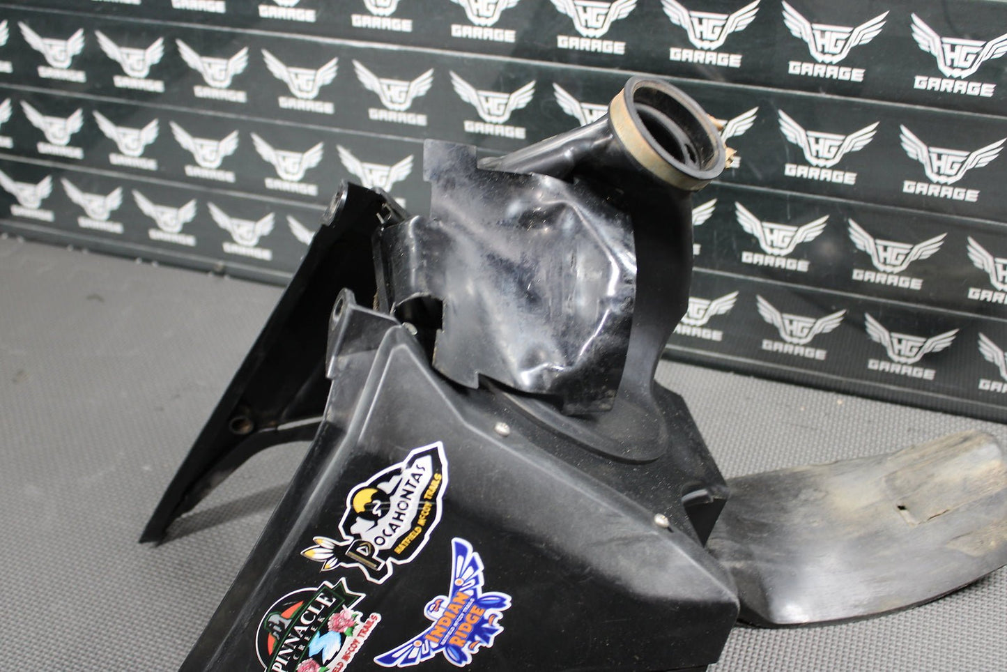 2009 YAMAHA YZ450F OEM AIRBOX INTAKE AIR CLEANER CASE 2S2 - 14401 - 70 - 00 - hggarage
