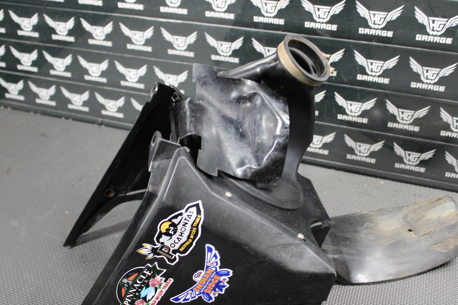 2009 YAMAHA YZ450F OEM AIRBOX INTAKE AIR CLEANER CASE 2S2 - 14401 - 70 - 00 - hggarage