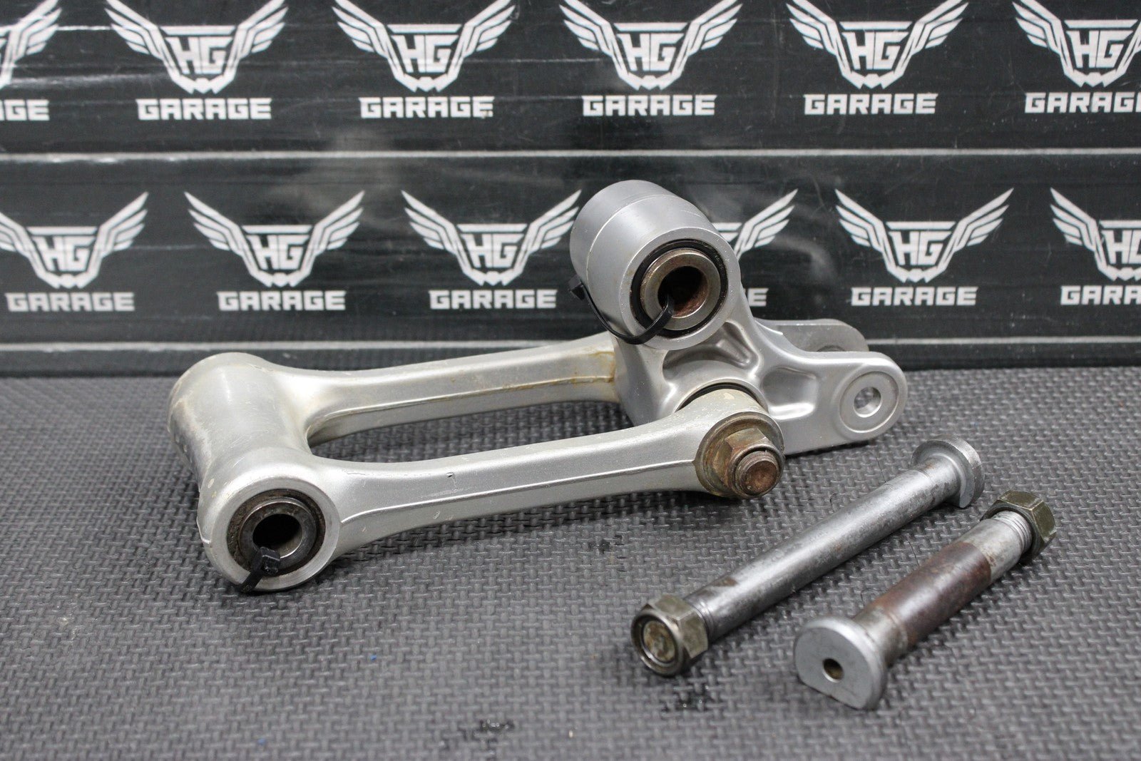 2006 YAMAHA YZ450F OEM REAR SHOCK LINKAGE LINKS RELAY ARM 5XC - 2217A - 90 - 00 - hggarage
