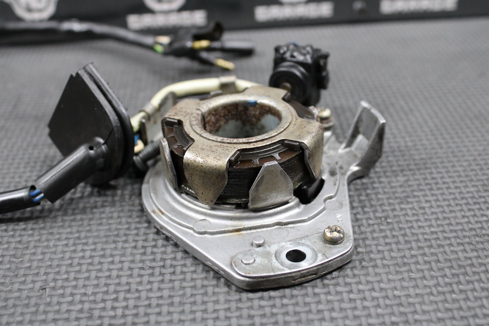 1996 93 - 96 HONDA CR250R STATOR MAGNETO GENERATOR ALTERNATOR 31100 - KZ3 - 891 GOOD! - hggarage