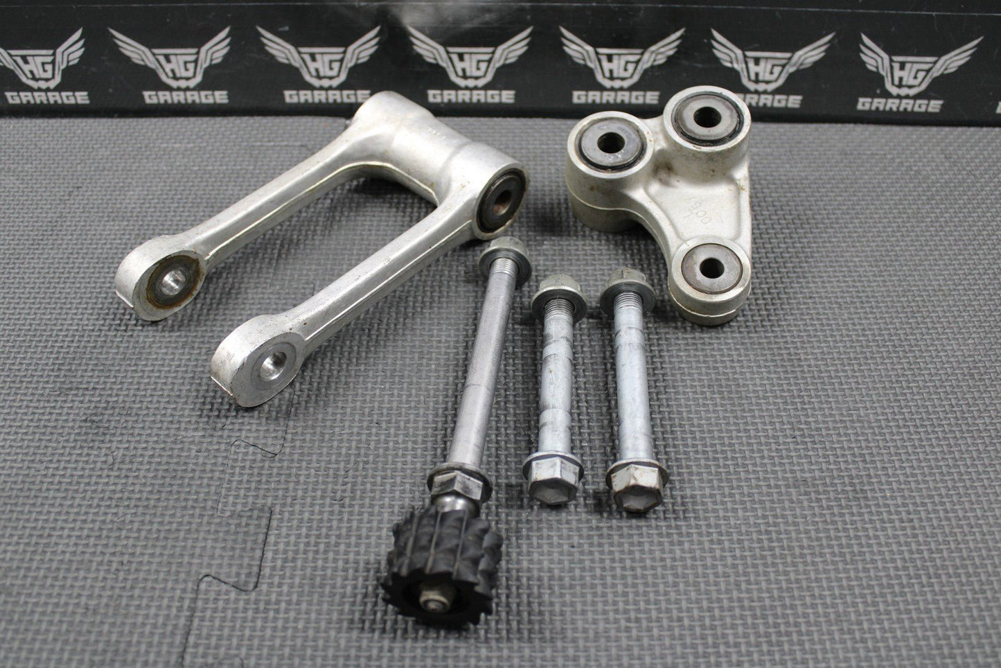 2007 06 - 08 KAWASAKI KX250F OEM REAR SHOCK SWINGARM LINKAGE DOGBONE 39007 - 0057 - hggarage