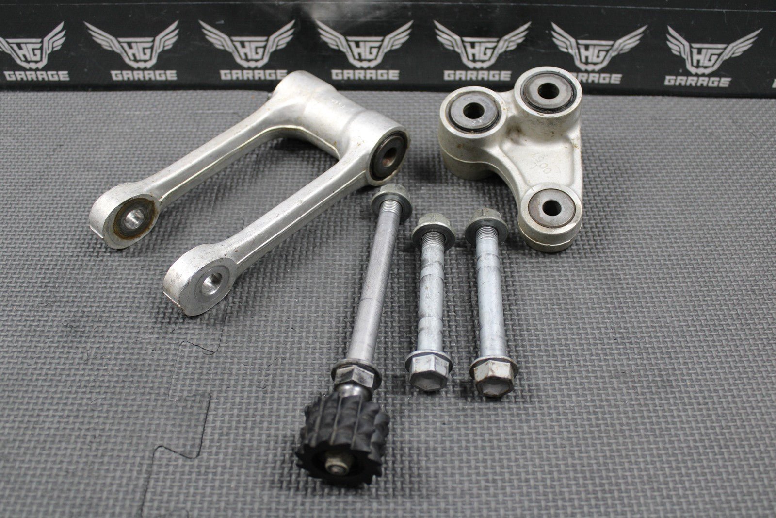 2007 06 - 08 KAWASAKI KX250F OEM REAR SHOCK SWINGARM LINKAGE DOGBONE 39007 - 0057 - hggarage