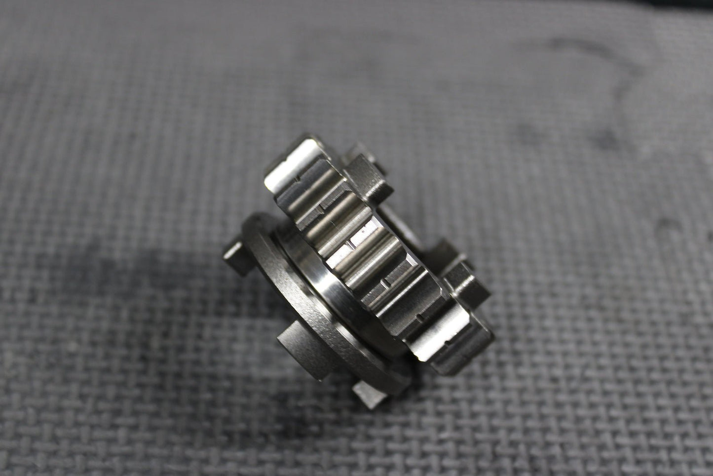 1999 HONDA CR500R OEM TRANSMISSION COUNTERSHAFT FIFTH GEAR 19T GEAR 23491 - MAC - 68 - hggarage
