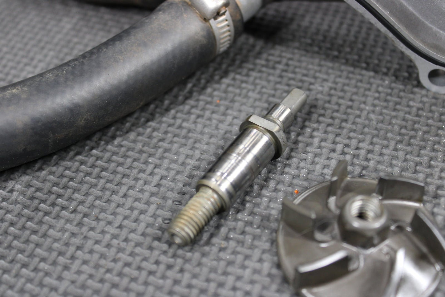 2009 YAMAHA 03 - 11 WR450F 03 - 09 YZ450F OEM ENGINE WATER PUMP W HOUSING - hggarage