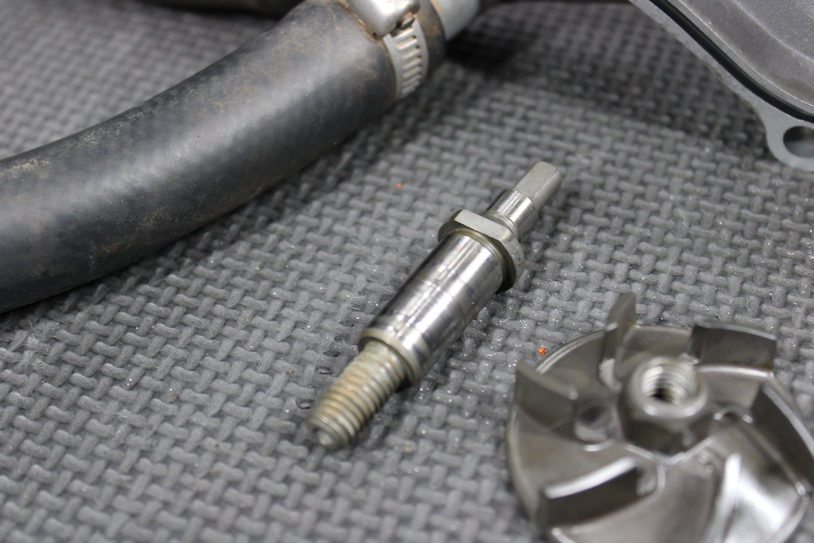 2009 YAMAHA 03 - 11 WR450F 03 - 09 YZ450F OEM ENGINE WATER PUMP W HOUSING - hggarage