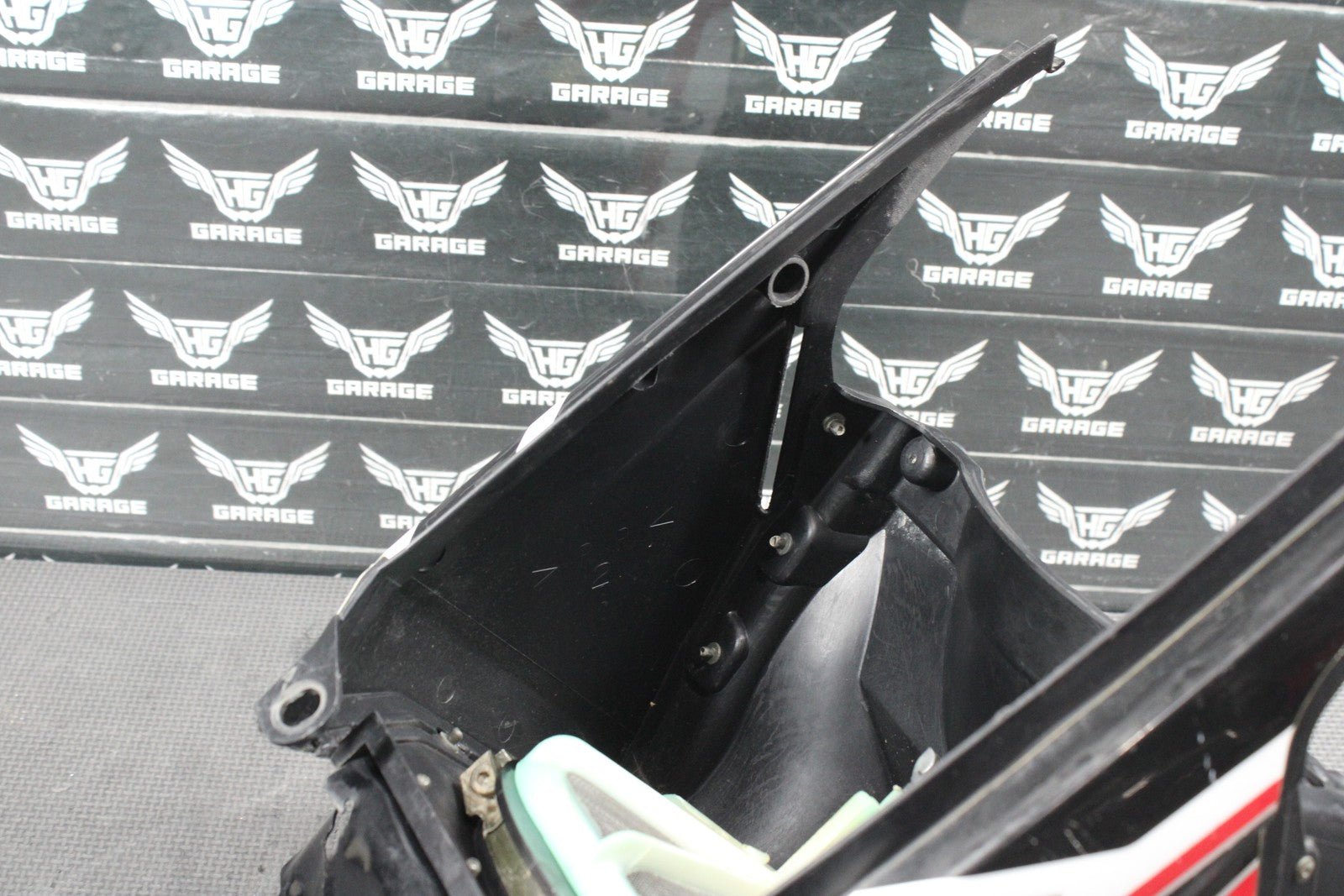 2006 YAMAHA YZ250F OEM AIRBOX INTAKE AIR CLEANER CASE BOOT 2S2 - 14401 - 70 - 00 - hggarage
