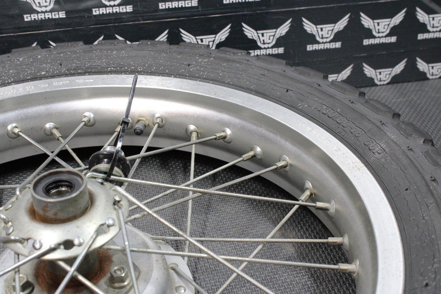 1987 YAMAHA TW200 OEM 18 X 2.50 FRONT WHEEL RIM 2JX - 25111 - 00 - 00 94425 - 18446 - 00 - hggarage