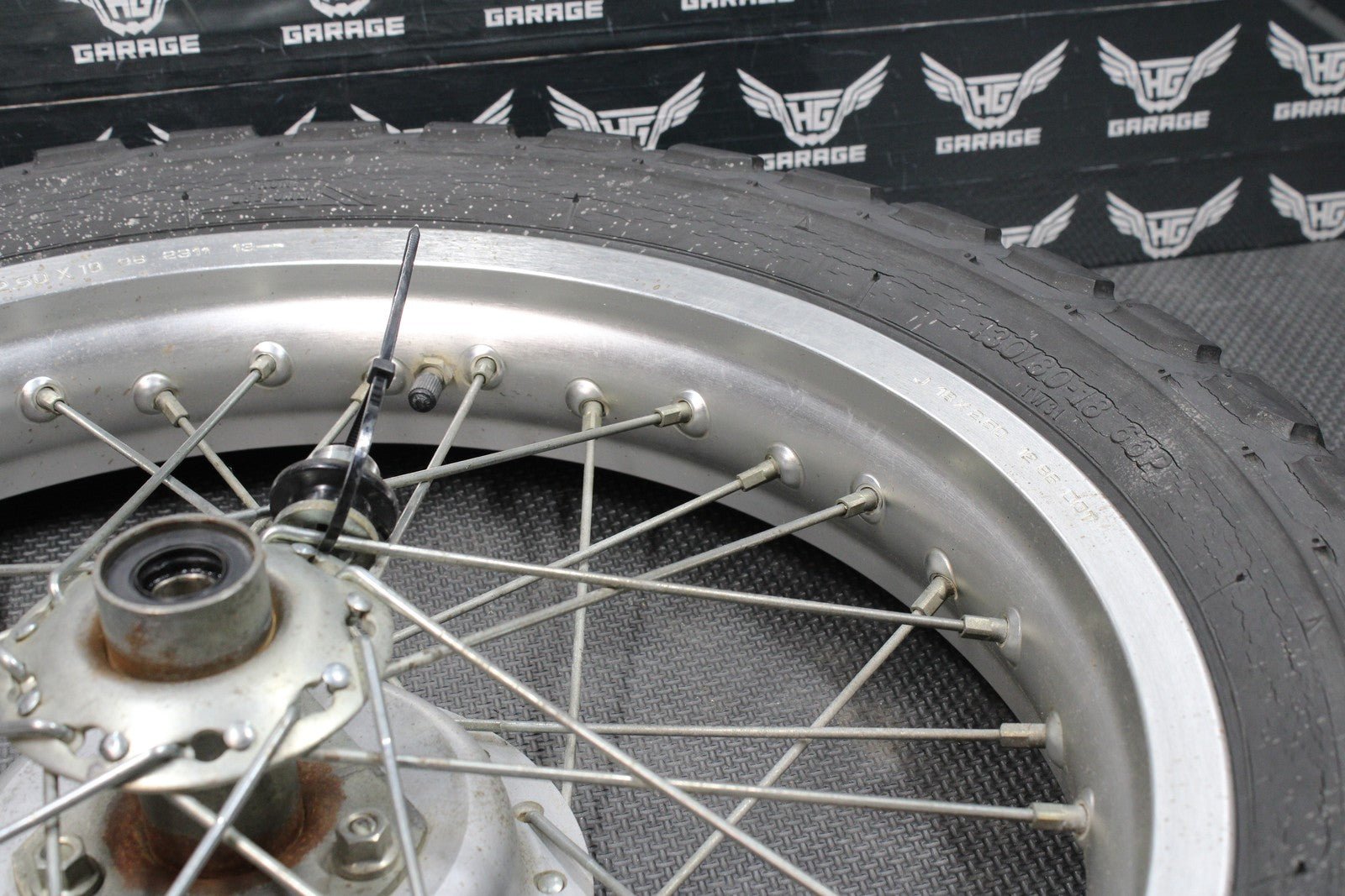 1987 YAMAHA TW200 OEM 18 X 2.50 FRONT WHEEL RIM 2JX - 25111 - 00 - 00 94425 - 18446 - 00 - hggarage