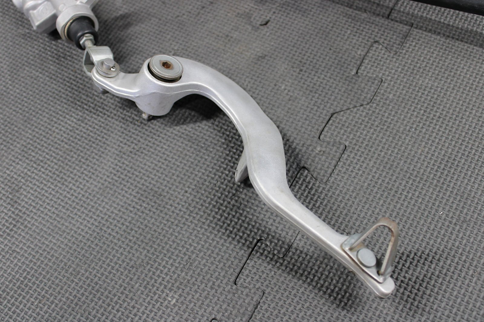 2008 YAMAHA YZ450F OEM NISSIN REAR BACK BRAKE CALIPER MASTER CYLINDER LEVER - hggarage