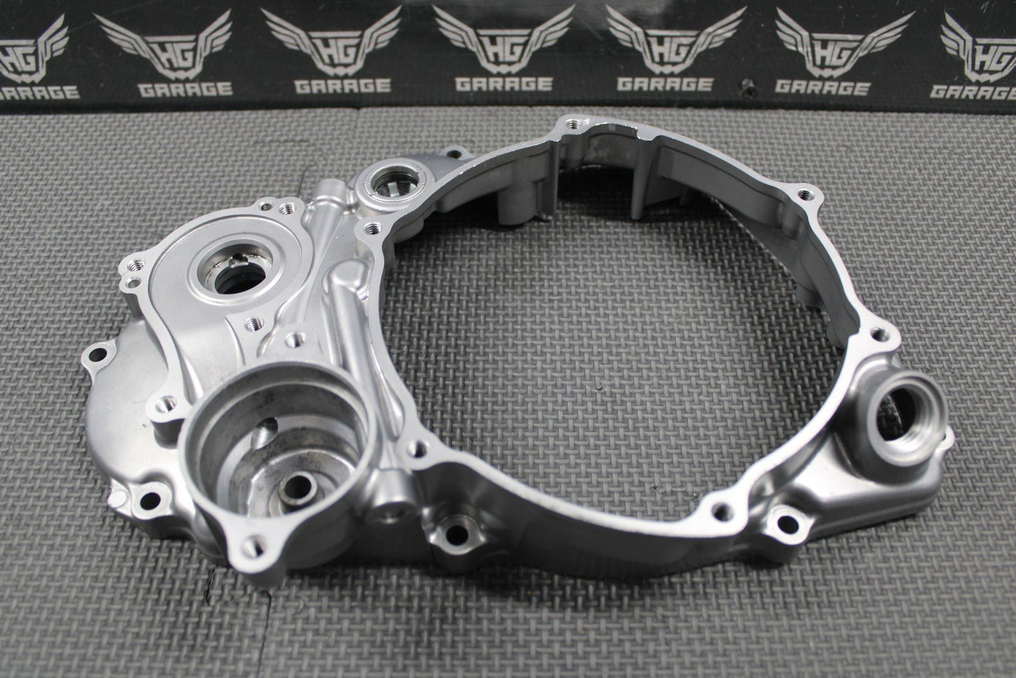 2020 YAMAHA 19 - 22 YZ250F OEM RIGHT CASE INNER CLUTCH COVER B7B - 15431 - 00 - 00 GOOD! - hggarage
