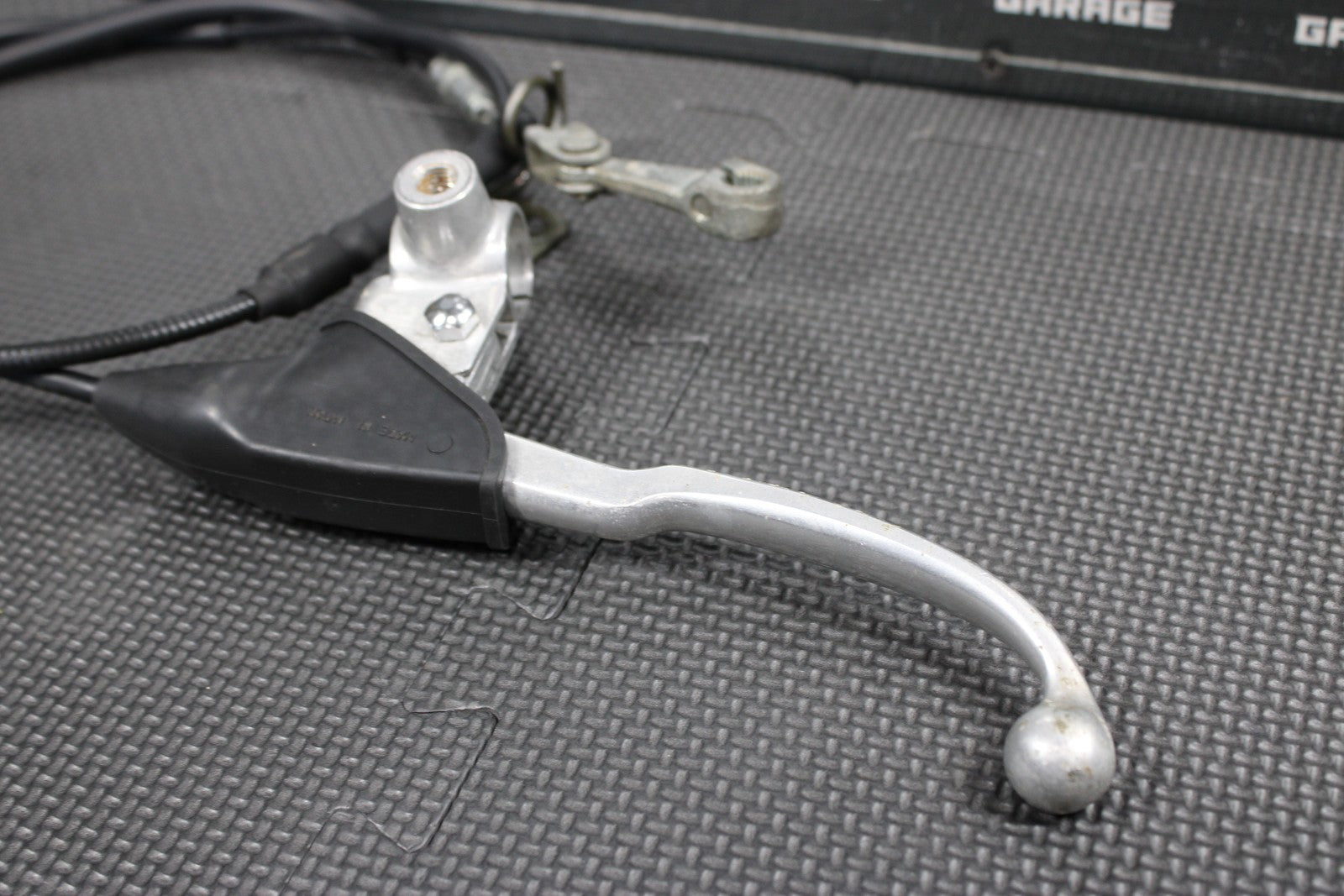 2005 SUZUKI DR200SE OEM CLUTCH CABLE LINE W LEVER & PERCH CABLE COMPLETE NICE - hggarage