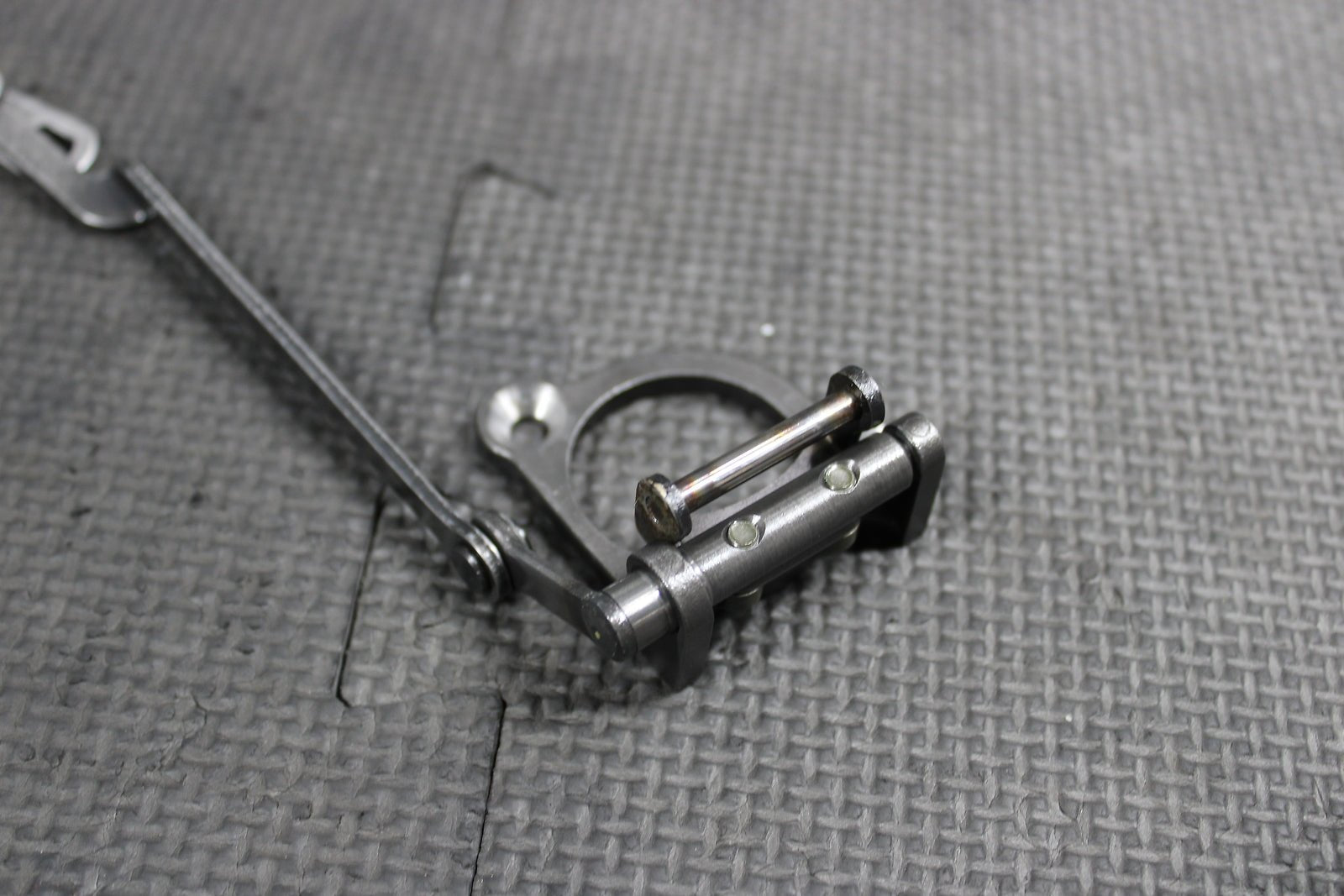 2004 Suzuki 01 - 06 RM250 OEM Engine Powervalve Exhuast Valve Linkage Governor - hggarage