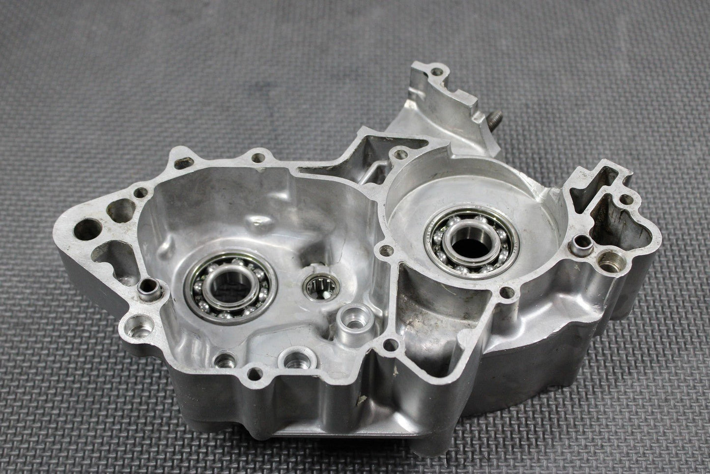 2007 02 - 18 YAMAHA YZ85 OEM LEFT ENGINE MOTOR CRANKCASE CRANK CASES BLOCK - hggarage