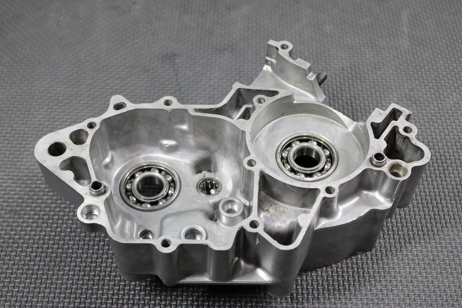 2007 02 - 18 YAMAHA YZ85 OEM LEFT ENGINE MOTOR CRANKCASE CRANK CASES BLOCK - hggarage